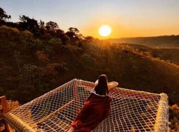 Comercial de 1 quarto, Brasília · Belíssima cabana a venda no Altiplano Leste com uma vista cinematográfica das montanhas e do vale