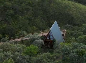 Comercial de 1 quarto, Brasília · Belíssima cabana a venda no Altiplano Leste com uma vista cinematográfica das montanhas e do vale