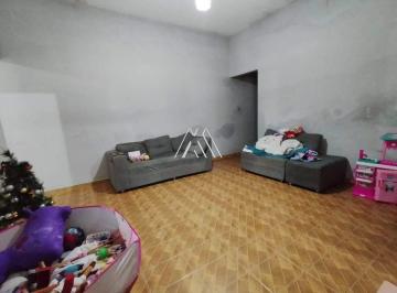 Casa · 410m² · 2 Quartos · Vendo casa com lote de 410m² no Morro do Sol!
