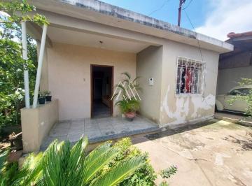 Casa · 300m² · 3 Quartos · 2 Vagas · Vendo casa em Itaúna em excelente localização!