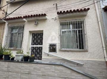 Casa · 61m² · 2 Quartos · Casa de Vila com 2 quartos e 2 banheiros