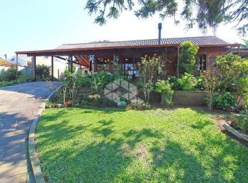Casa · 205m² · 2 Quartos · 4 Vagas · Terreno com chalé de madeira no Cristal em Porto Alegre