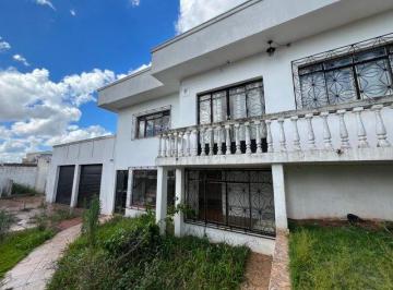 img0 · Casa com 3 Quarto(s) e 2 banheiro(s) para Alugar, 260 m² por R$ 4500 / Mês