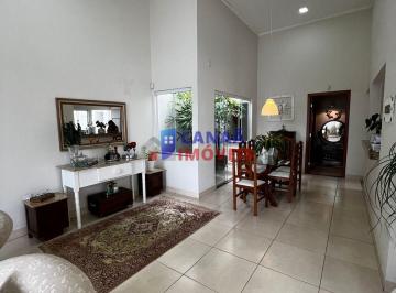 Casa · 198m² · 3 Quartos · 2 Vagas · Casa 3 quartos 1 suíte c/ closet muito ampla c/ 198m² bairro osvaldo rezende (região bairro martins)