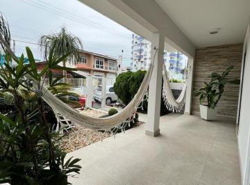Casa · 240m² · 3 Quartos · 4 Vagas · Casa com 3 dormitórios à venda sendo 2 suítes, 240.9 m² por - R$ 2.698.000,00 - Barreiros - São José