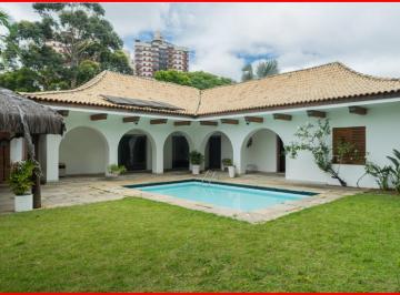 Casa de 3 quartos, São Paulo · Casa Ampla Com Salas Estar, Jantar e TV Lavabo 3 Suites 1 Master Piscina Situada na Saude SP.