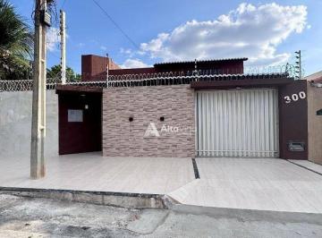 05612999d3d1c87f7ccb21a90547bee6c5b0672a · Casa Exclusiva no Planalto Treze de Maio com Três Suítes.