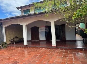 Casa · 388m² · 6 Quartos · 4 Vagas · Sobrado Espetacular no Centro de Peruíbe!