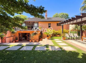 Casa · 447m² · 4 Quartos · 3 Vagas · Casa à venda - em Mercês
