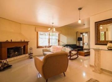 Casa · 220m² · 3 Quartos · 5 Vagas · Casa com 3 pavimentos na Zona Sul, no Bairro Espirito Santo.