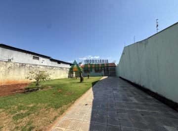 16415515230.jpg · Casa com 2 quartos, sendo 1 suíte na Região Leste                                                   