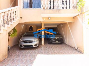 Casa · 220m² · 3 Quartos · 3 Vagas · Casa com 3 quartos e 3 vagas de garagem.
