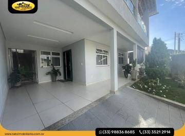 Casa · 308m² · 4 Quartos · 1 Vaga · Excelente casa espaçosa à venda no Bairro Fátima