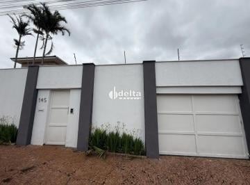 Casa · 250m² · 3 Quartos · 4 Vagas · Casa residencial com 3 quartos sendo 1 suíte disponível para locação no bairro Jardim Karaíba em Ube
