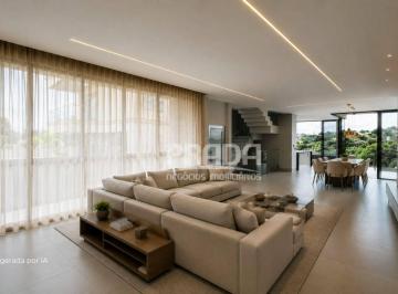 ea91096e7256faf17779196f1b2f7d2547745e5a · Casa triplex altíssimo padrão à venda