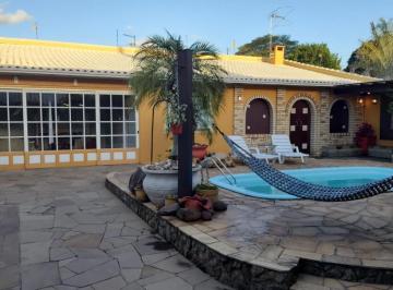 Casa · 200m² · 3 Quartos · 2 Vagas · Linda Casa com Piscina e Salão de Festas em Canoas - Oportunidade de Compra