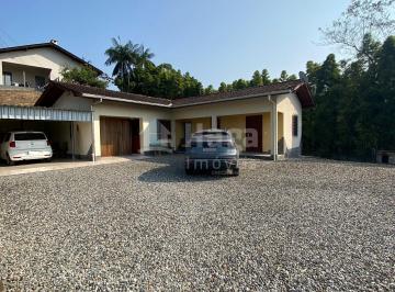 Casa · 110m² · 3 Quartos · 2 Vagas · Casa à venda no bairro Centro em Guabiruba/SC
