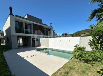 Casa · 160m² · 3 Quartos · 2 Vagas · Sobrado Alto Padrão à venda em Porto Belo/SC