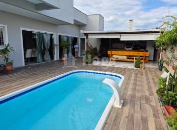 Casa · 282m² · 4 Quartos · 2 Vagas · Casa Alto Padrão no bairro Universitário em Tijucas/SC