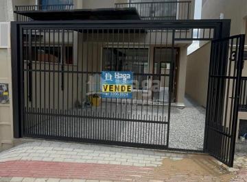 Casa · 73m² · 2 Quartos · 1 Vaga · Sobrado geminado à venda no bairro São João em Brusque/SC