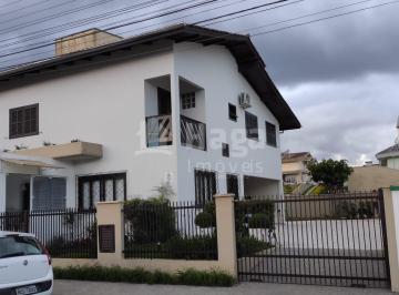 Casa · 240m² · 3 Quartos · 2 Vagas · Sobrado à venda no bairro Souza Cruz em Brusque/SC