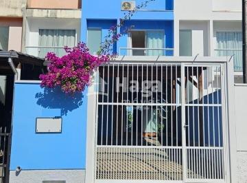Casa · 71m² · 2 Quartos · 1 Vaga · Sobrado geminado à venda no bairro Águas Claras em Brusque/SC