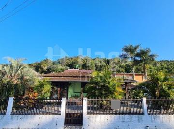 Casa · 200m² · 3 Quartos · 4 Vagas · Casa à venda em Brusque/SC