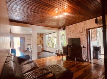 Casa de 4 quartos, Vicente Pires · 4 QUARTOS 4 SUÍTES 4 SALAS VARANDA CASA SOLTA NO LOTE ÁREA VERDE COM POMAR ACEITA FINANCIAMENTO