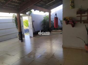 Casa · 250m² · 3 Quartos · 3 Vagas · Casa residencial com 3 quartos sendo 1 suíte disponível para venda no bairro Jardim Europa em Uberlâ