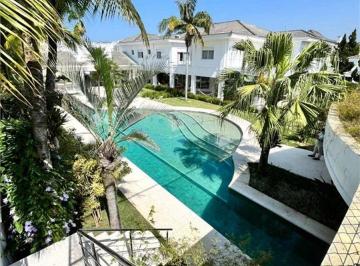 Casa de 11 quartos, Guarujá · Casa em condomínio com 2000 m² de terreno com 11 quartos em venda no Jardim Acapulco