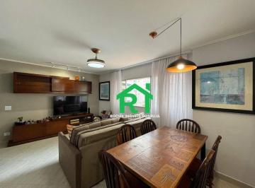 Sala · Apartamento à beira mar com 2 quartos, 1 vaga à venda em Pitangueiras, Guarujá