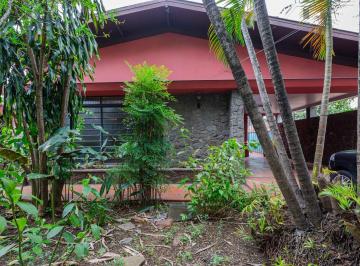 Comercial · 296m² · 7 Quartos · 2 Vagas · Casa comercial na Rua Camargo, N. 411 • 296 m²