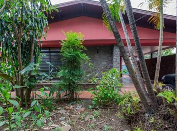 Comercial · 296m² · 7 Quartos · 2 Vagas · Casa comercial na Rua Camargo, N. 411 • 296 m²