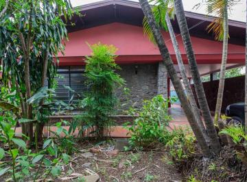 Comercial · 296m² · 7 Quartos · 2 Vagas · Casa comercial na Rua Camargo, N. 411 • 296 m²