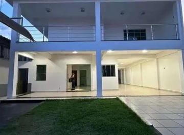 Casa · 300m² · 4 Quartos · 5 Vagas · Sobrado à venda no bairro Parque das Amendoeiras em Goiânia/GO