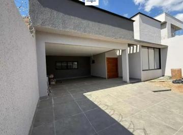 Casa · 230m² · 3 Quartos · 5 Vagas · Casa à venda no bairro Condomínio das Esmeraldas - Goiânia/GO