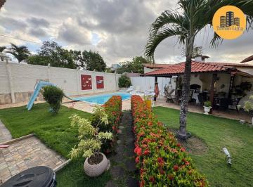 Casa · 300m² · 4 Quartos · 4 Vagas · Casa em Jaguaribe, com 4 quartos, sendo 2 suites, jardim, bastante área verde, com piscina