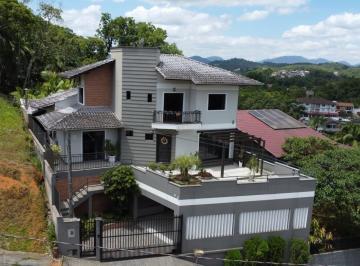 Casa · 345m² · 4 Quartos · 3 Vagas · Casa de Alto Padrão com Vista Privilegiada – Bairro Salto do Norte