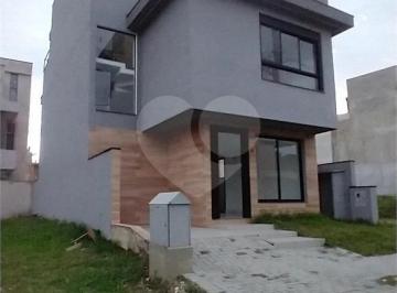 Casa de 3 quartos, Curitiba · Sobrado à venda em Santa Cândida, Curitiba