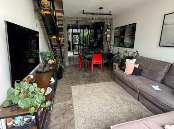 Sala · Casa na Lapa | 120 m² | conceito aberto, quintal com edícula | 3 dorms (1 suíte)
