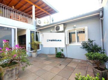 Casa · 220m² · 4 Quartos · 2 Vagas · Casa com 4 dormitórios, espaço gourmet e terraço na Zona Norte de Porto Alegre