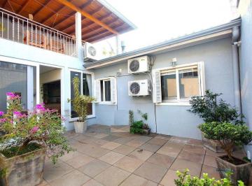 Casa · 220m² · 4 Quartos · 2 Vagas · Casa com 4 dormitórios, espaço gourmet e terraço na Zona Norte de Porto Alegre