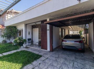Casa · 170m² · 3 Quartos · 5 Vagas · Casa 3 dormitórios, 5 vagas.