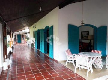 Casa · 450m² · 4 Quartos · 4 Vagas · Casa a venda com 4 Quartos sendo 2 Suítes e 4 Vagas de Garagem.