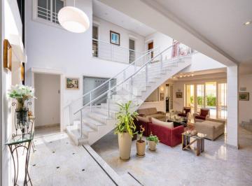 Casa · 953m² · 5 Quartos · 7 Vagas · Casa à venda em Condomínio com 5 Quartos e 5 Suítes e 7 Vagas de Garagem