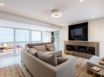 Casa · 245m² · 3 Quartos · 2 Vagas · CASA EM CONDOMINIO COM AMPLO PÁTIO.