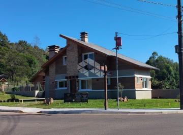 Casa · 109m² · 2 Quartos · 1 Vaga · Casa à Venda no Bairro Carazal em Gramado - 2 Suítes, Varanda e Pátio Amplo na Serra Gaúcha