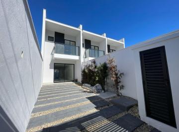 Casa · 102m² · 2 Quartos · 2 Vagas · Sobrado pronto para morar em Morrinhos, Bombinhas - SC