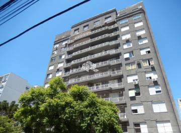18 · Apartamento de 2 dormitórios, totalmente renovado, próximo à Redenção!