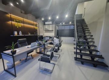 Comercial · 95m² · 2 Vagas · Bela sala comercial totalmente mobiliada e finamente decorada , conta com95m quadrados